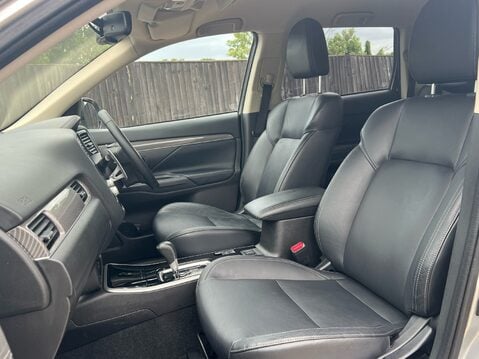 Mitsubishi Outlander EXCEED 3