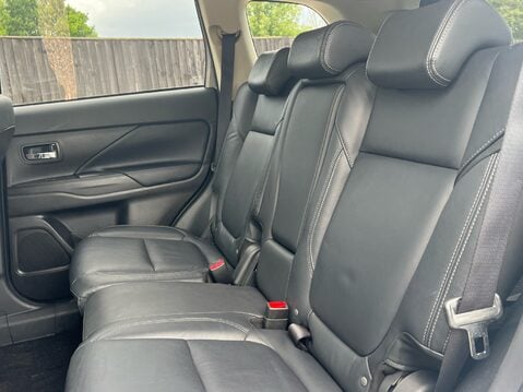 Mitsubishi Outlander EXCEED 9