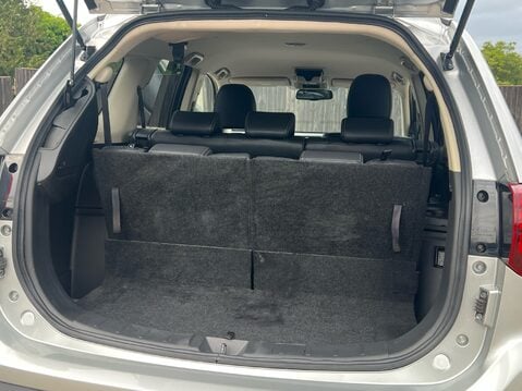 Mitsubishi Outlander EXCEED 36