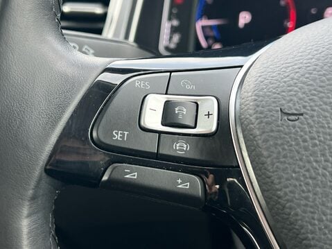 Volkswagen T-Roc SEL TSI EVO DSG 30