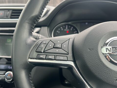 Nissan Qashqai DIG-T N-CONNECTA DCT 27