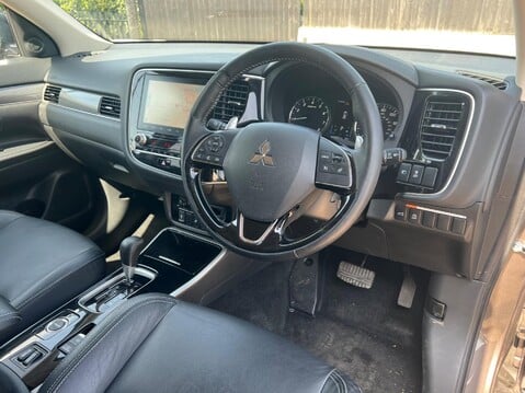 Mitsubishi Outlander EXCEED 3