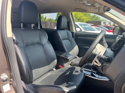 Mitsubishi Outlander EXCEED 4