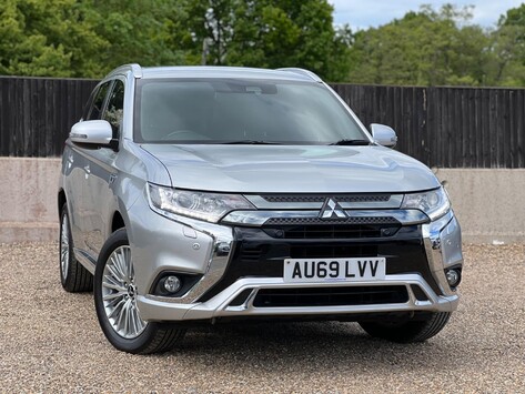 Mitsubishi Outlander PHEV DYNAMIC SAFETY
