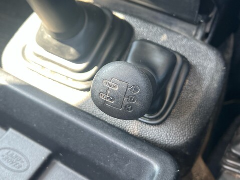 Land Rover Defender 130 TD C/C 24