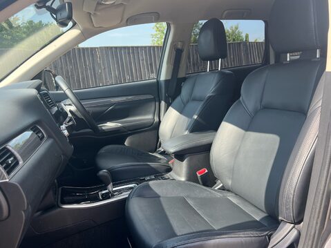 Mitsubishi Outlander EXCEED 3