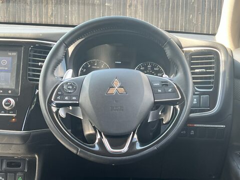 Mitsubishi Outlander EXCEED 32