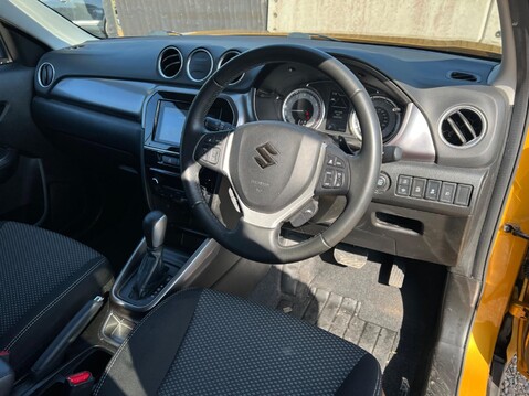 Suzuki Vitara SZ-T BOOSTERJET MHEV 3
