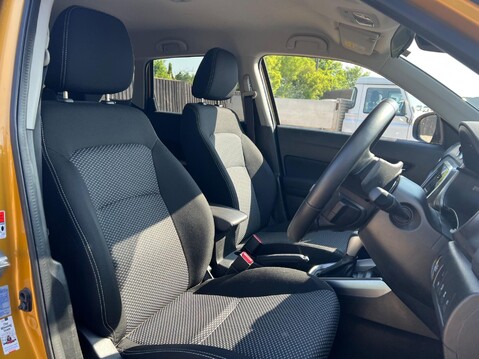 Suzuki Vitara SZ-T BOOSTERJET MHEV 4