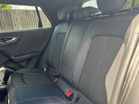 Audi Q2 TDI BLACK EDITION 9