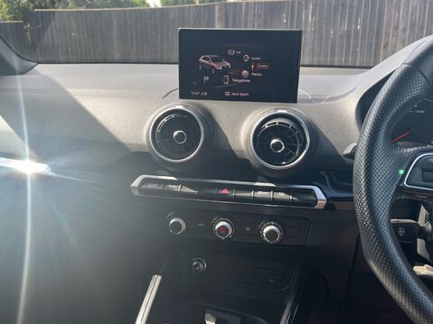 Audi Q2 TDI BLACK EDITION 12