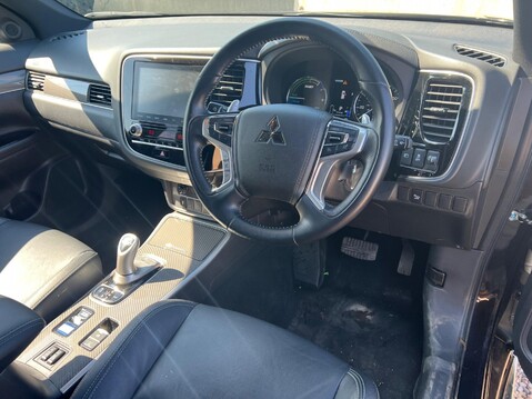 Mitsubishi Outlander PHEV DYNAMIC 3
