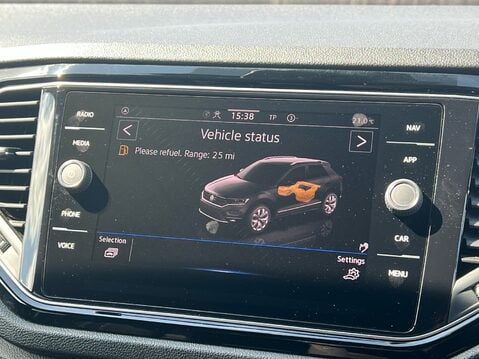 Volkswagen T-Roc BLACK EDITION TSI 22