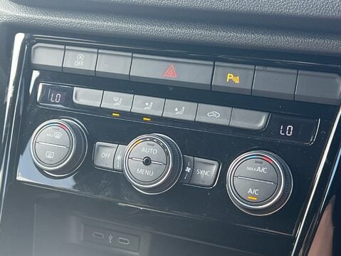 Volkswagen T-Roc BLACK EDITION TSI 26