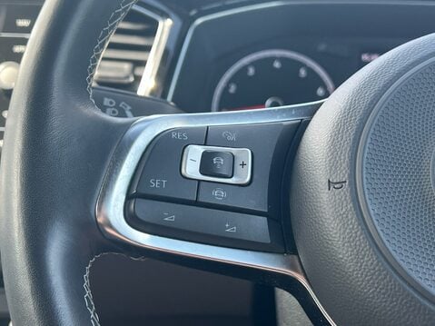 Volkswagen T-Roc BLACK EDITION TSI 29