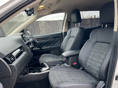 Mitsubishi Outlander PHEV JURO 3