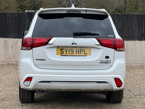 Mitsubishi Outlander PHEV JURO 8