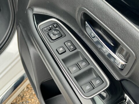 Mitsubishi Outlander PHEV JURO 30
