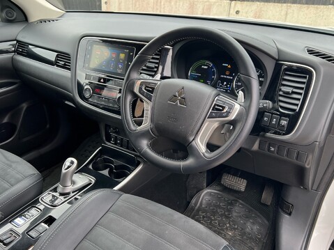 Mitsubishi Outlander PHEV JURO 31