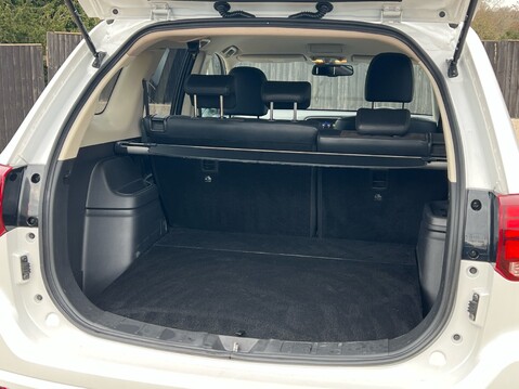 Mitsubishi Outlander PHEV JURO 33