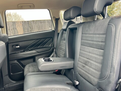 Mitsubishi Outlander PHEV JURO 35