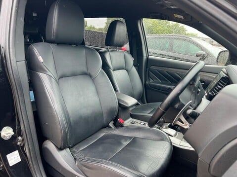 Mitsubishi Outlander PHEV DYNAMIC 4