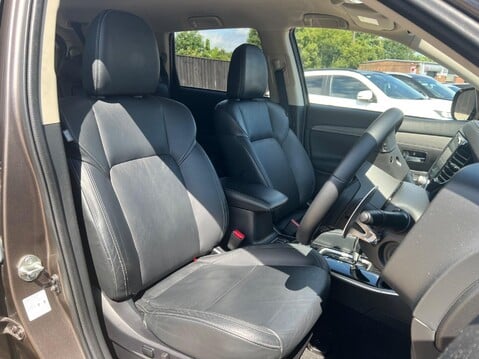 Mitsubishi Outlander EXCEED 4