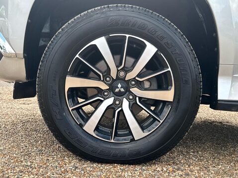 Mitsubishi Shogun Sport DI-D 3 8