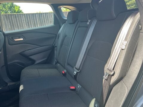Nissan Qashqai DIG-T ACENTA PREMIUM DCT MHEV 9
