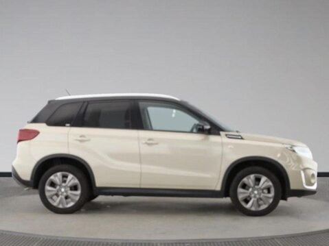 Suzuki Vitara SZ-T MHEV 4