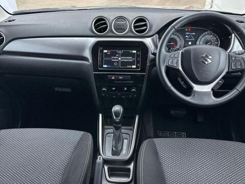 Suzuki Vitara SZ-T MHEV 3