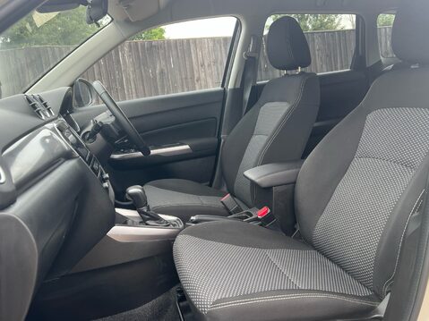 Suzuki Vitara SZ-T MHEV 3