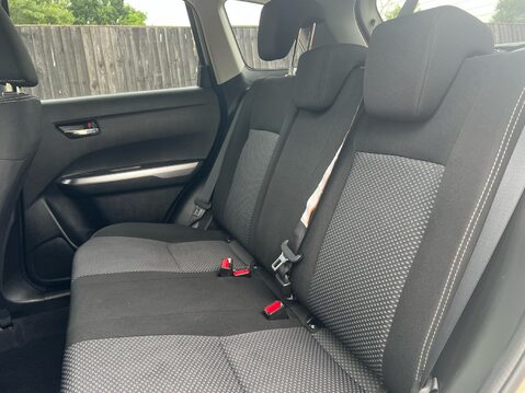 Suzuki Vitara SZ-T MHEV 9
