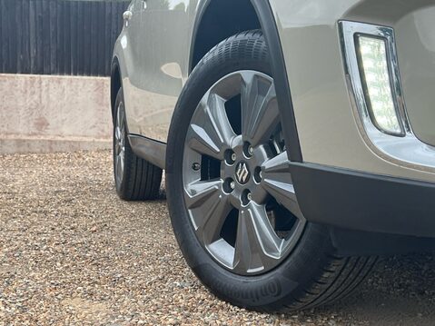 Suzuki Vitara SZ-T MHEV 13
