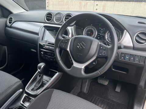 Suzuki Vitara SZ-T MHEV 33