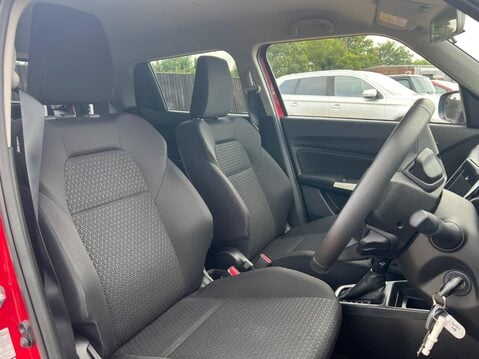 Suzuki Swift SZ-T DUALJET MHEV 4