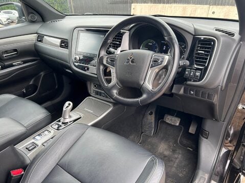 Mitsubishi Outlander PHEV DYNAMIC 3