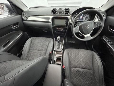 Suzuki Vitara SZ5 MHEV 3