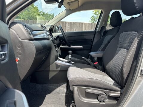 Suzuki Vitara SZ-T BOOSTERJET MHEV 3