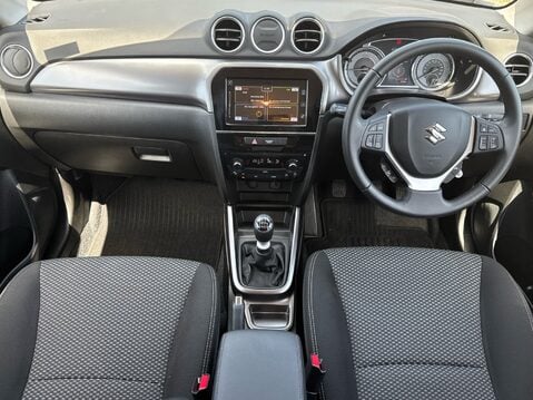 Suzuki Vitara SZ-T BOOSTERJET MHEV 10