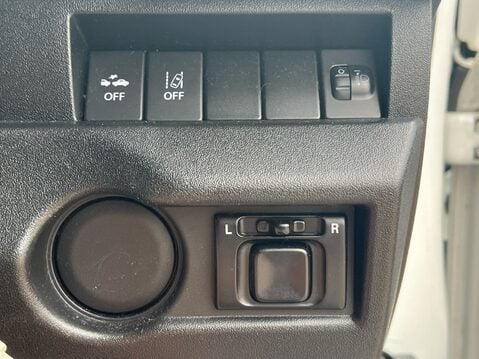 Suzuki Jimny SZ4 25