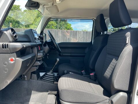 Suzuki Jimny SZ4 3