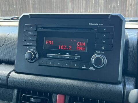 Suzuki Jimny SZ4 12