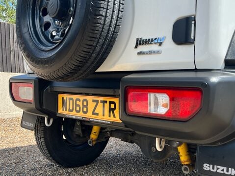 Suzuki Jimny SZ4 16
