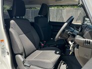 Suzuki Jimny SZ4 17