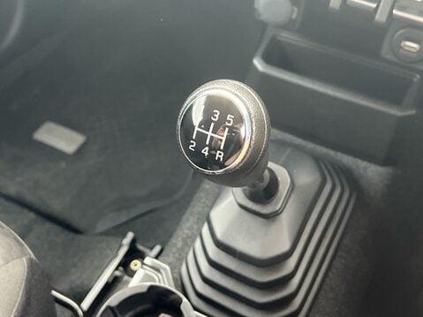 Suzuki Jimny SZ4 21