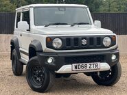 Suzuki Jimny SZ4 1