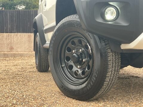Suzuki Jimny SZ4 13