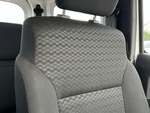 Suzuki Jimny SZ4 31