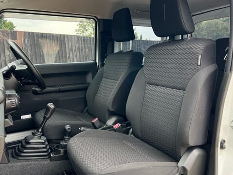Suzuki Jimny SZ4 3